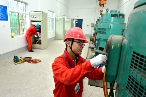 长兴公司落实防汛防洪措施　提高电网抗灾能力.jpg